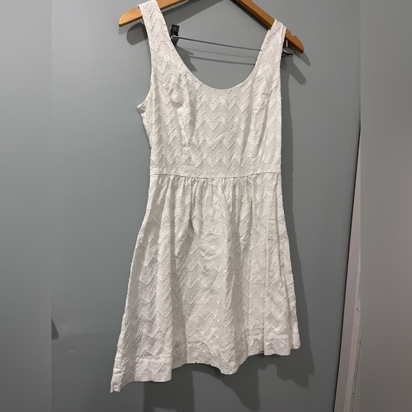 Vineyard Vines 🌸 White Chevron Jacquard Dress • size 4 - Picture 4 of 13